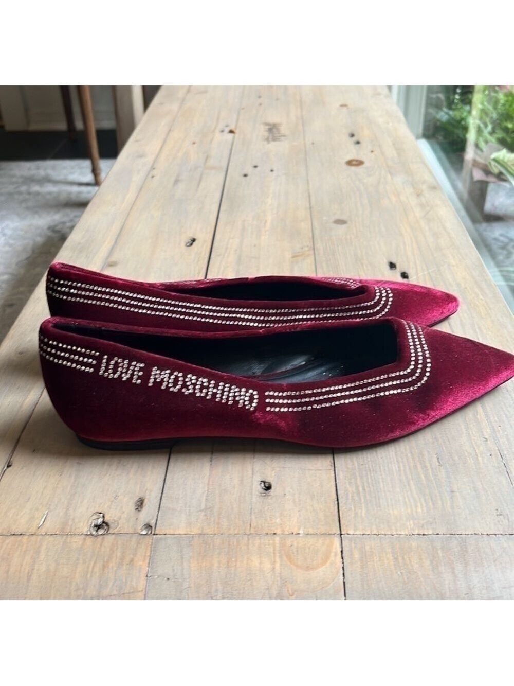 New! Love Moschino Crystal Pointed Velvet Ballet Flat in Burgundy size 8.5 - Picture 3 of 7